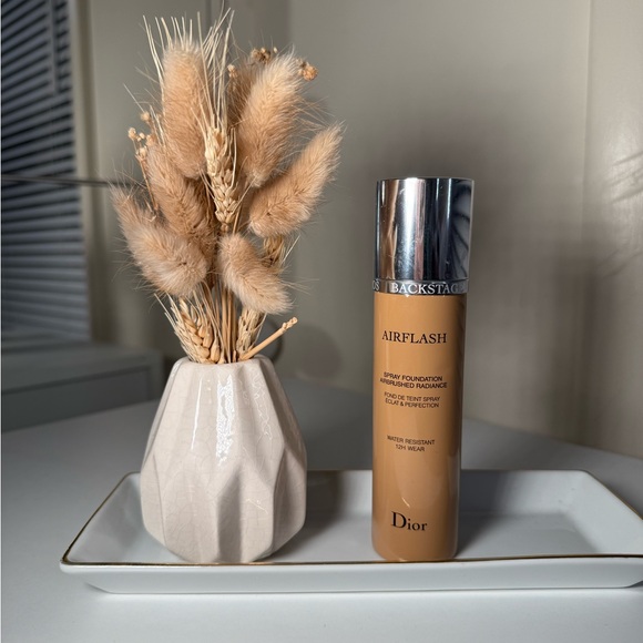 Dior Airflash Spray Foundation - Picture 3 of 8